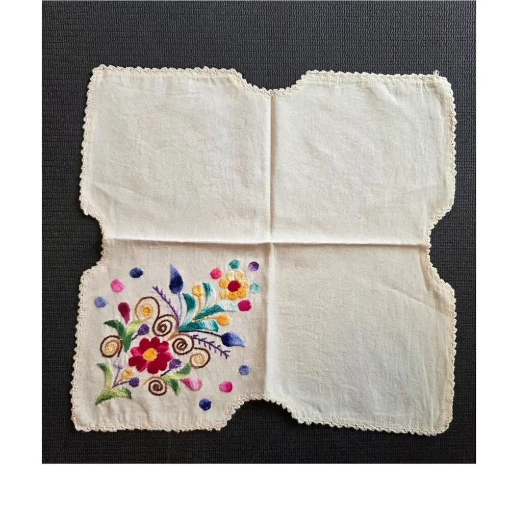 VTG Ivory Multicolored Embroidered Floral Doily Breadbasket Liner Cottagecore